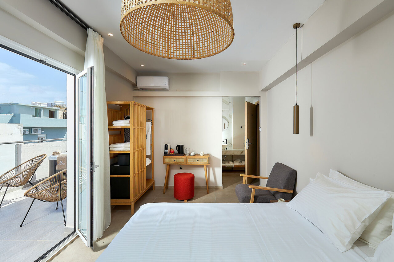lotus-rise-hotel-deluxe-double-room-01