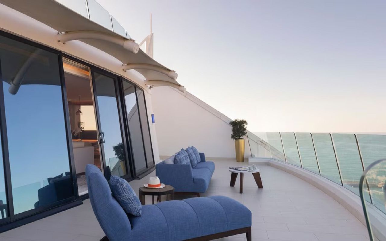 low_resolution_72dpi-jumeirah-beach-hotel-presidential-suite-terrace_landscape