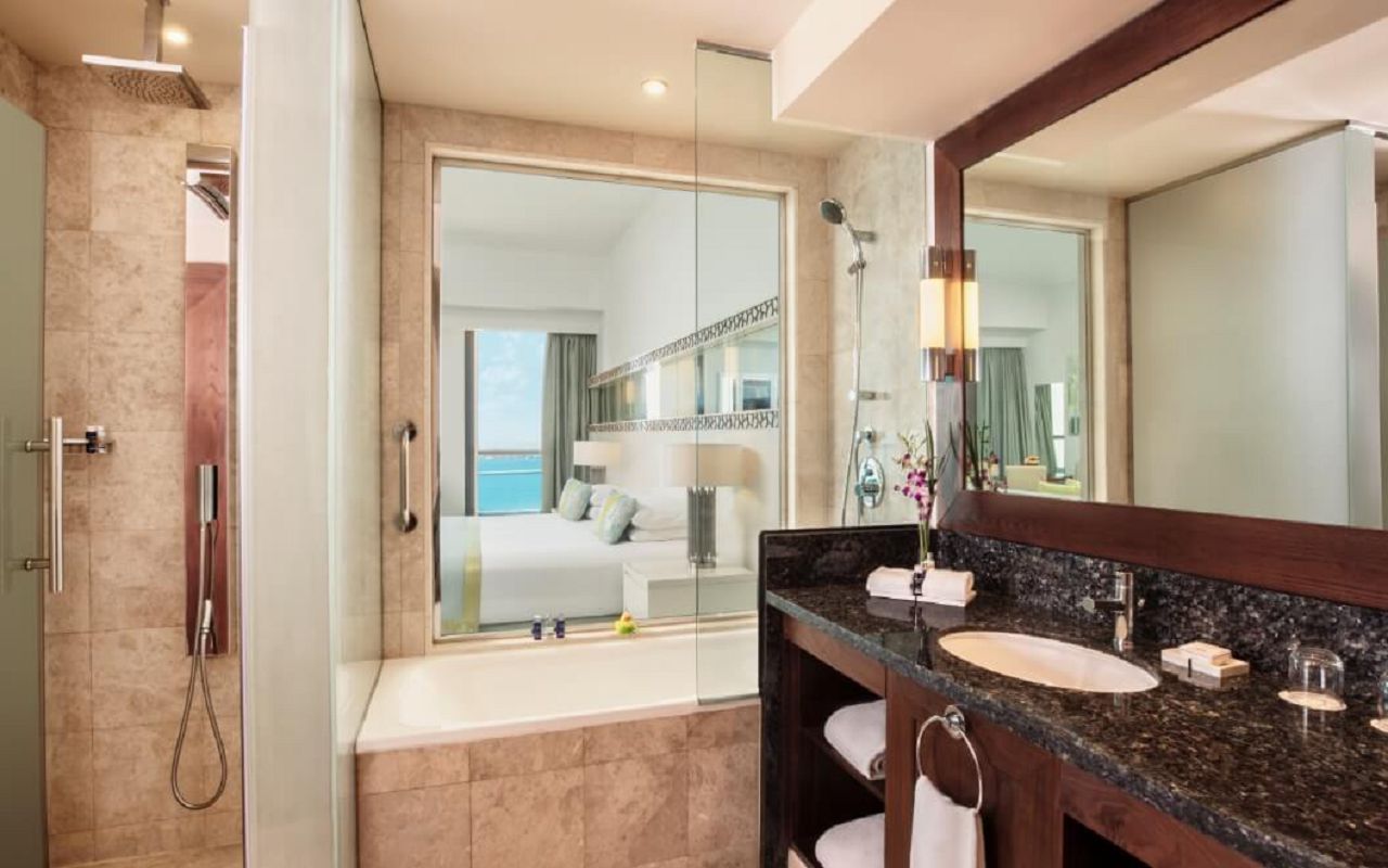 sea-view-junior-suite---bathroom-jpg