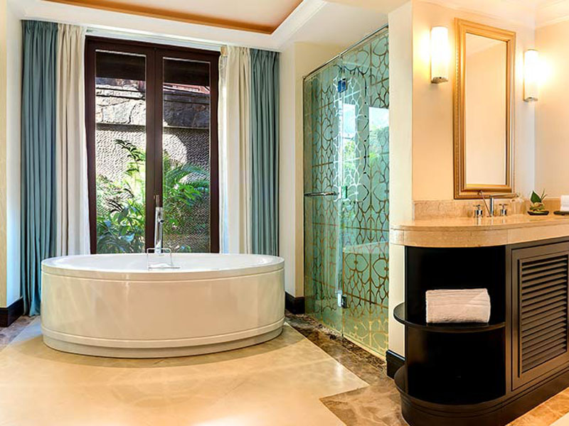 Bathroom - Beachfront Deluxe Room