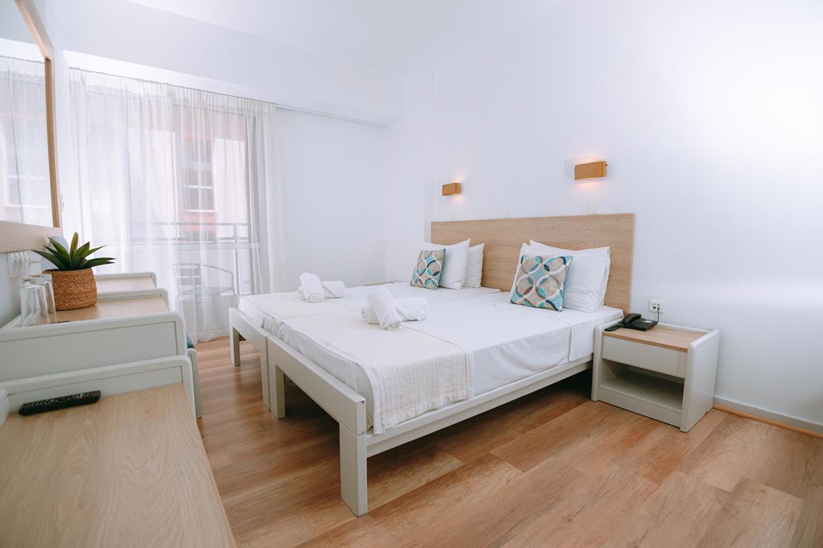 Double Room (1)