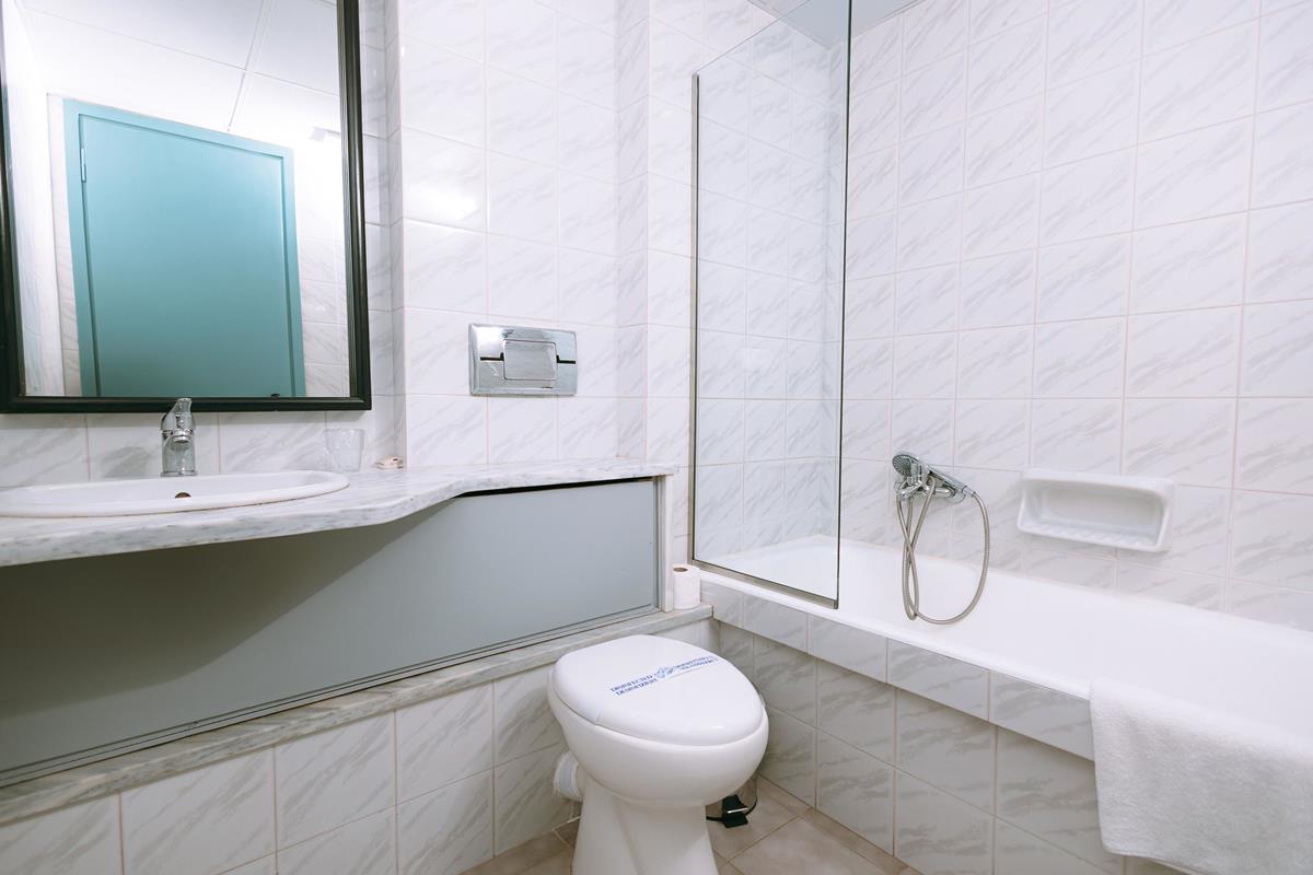Double Room (2)