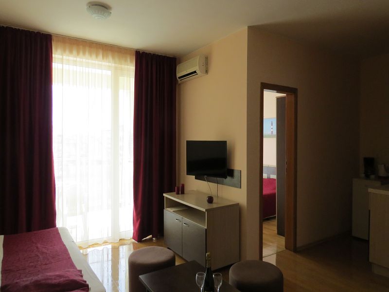 ONE BEDROOM APARTMENT