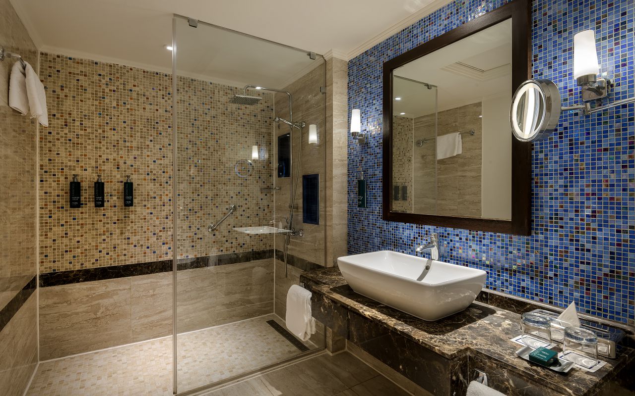 RMFHI_Standard Bathroom with Walk-in Shower