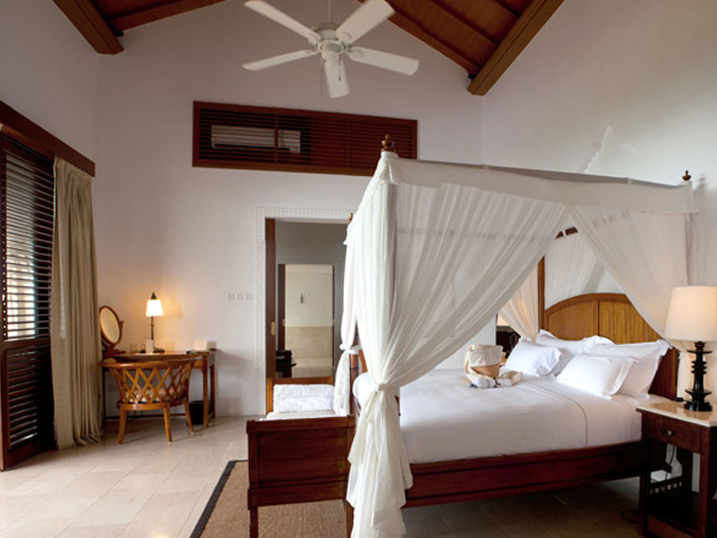 accommodation-luxury-ocean-front-pool-villa-02