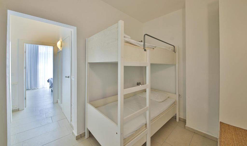 Apartment 1 Bedroom 8