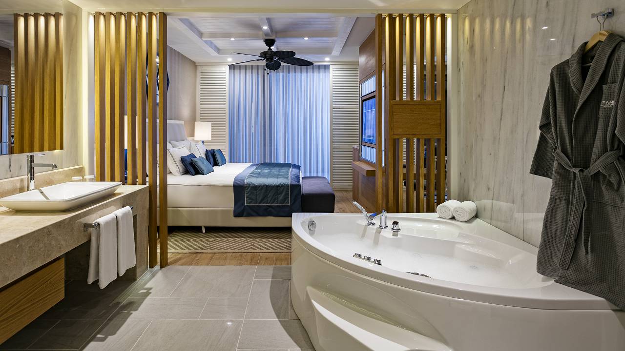 Titanic Luxury Collection Bodrum_ Deluxe Suite 10