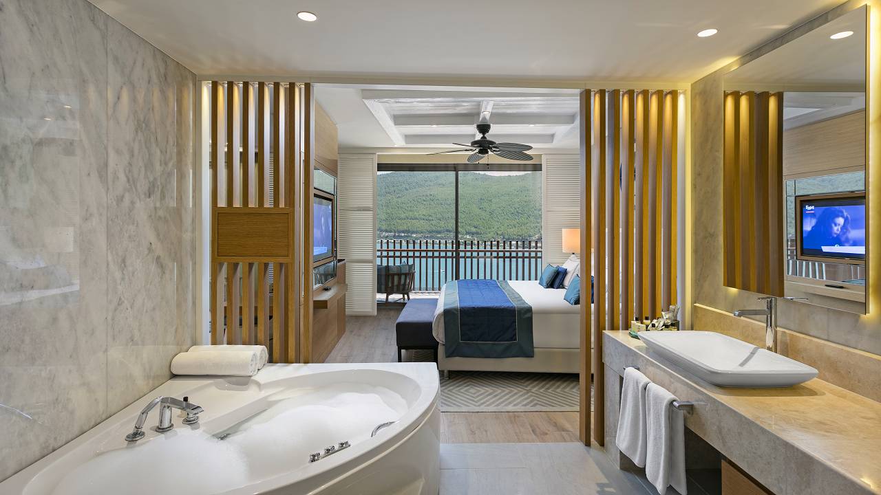 Titanic Luxury Collection Bodrum_ Deluxe Suite 12