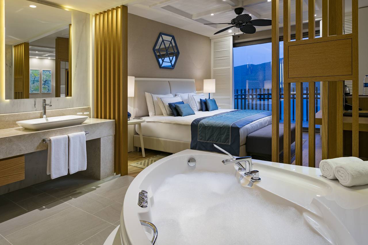 Titanic Luxury Collection Bodrum_ Deluxe Suite 2