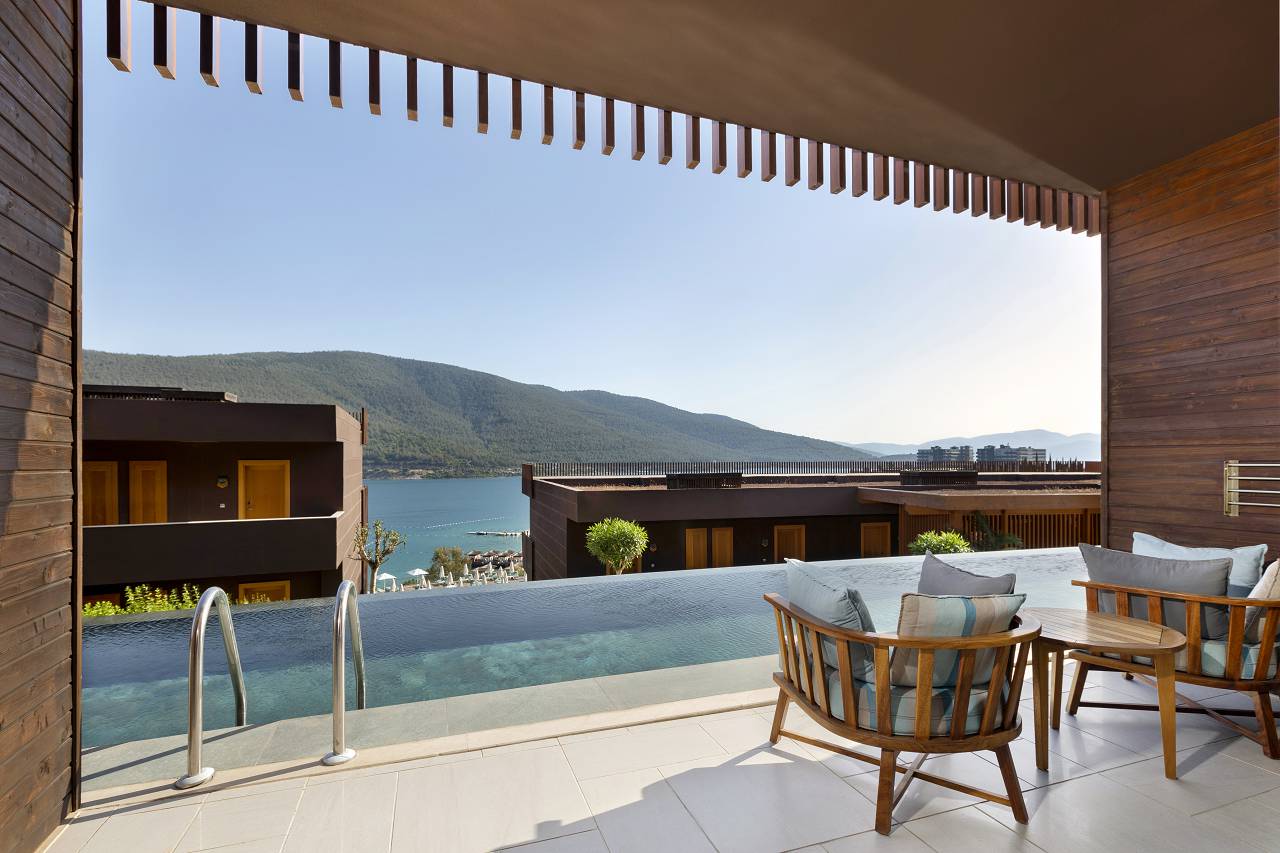 Titanic Luxury Collection Bodrum_Swim Up Superior Room (4)