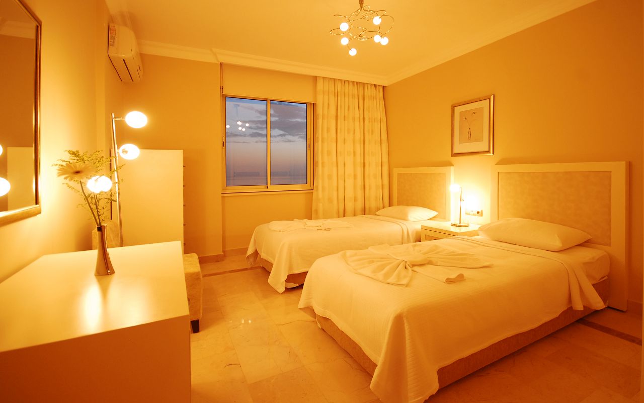 FAMILY SUITE (6)