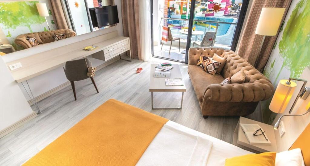 Family Room Superior 2
