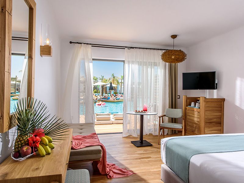Luxury Room Swim up2