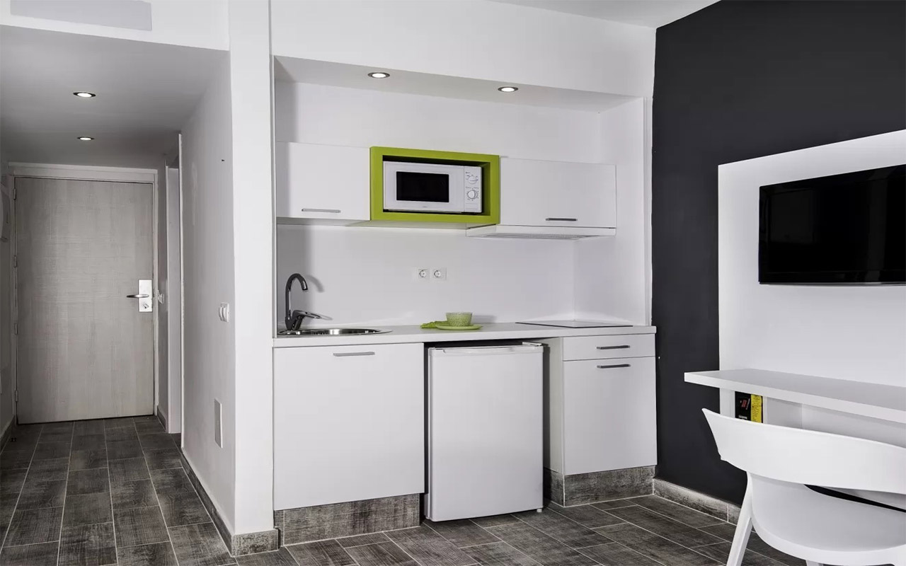 Apartment with kitchen (4)