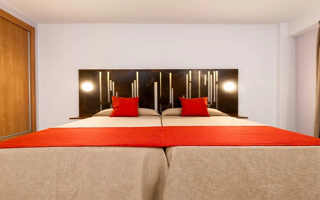 Double Room (2)