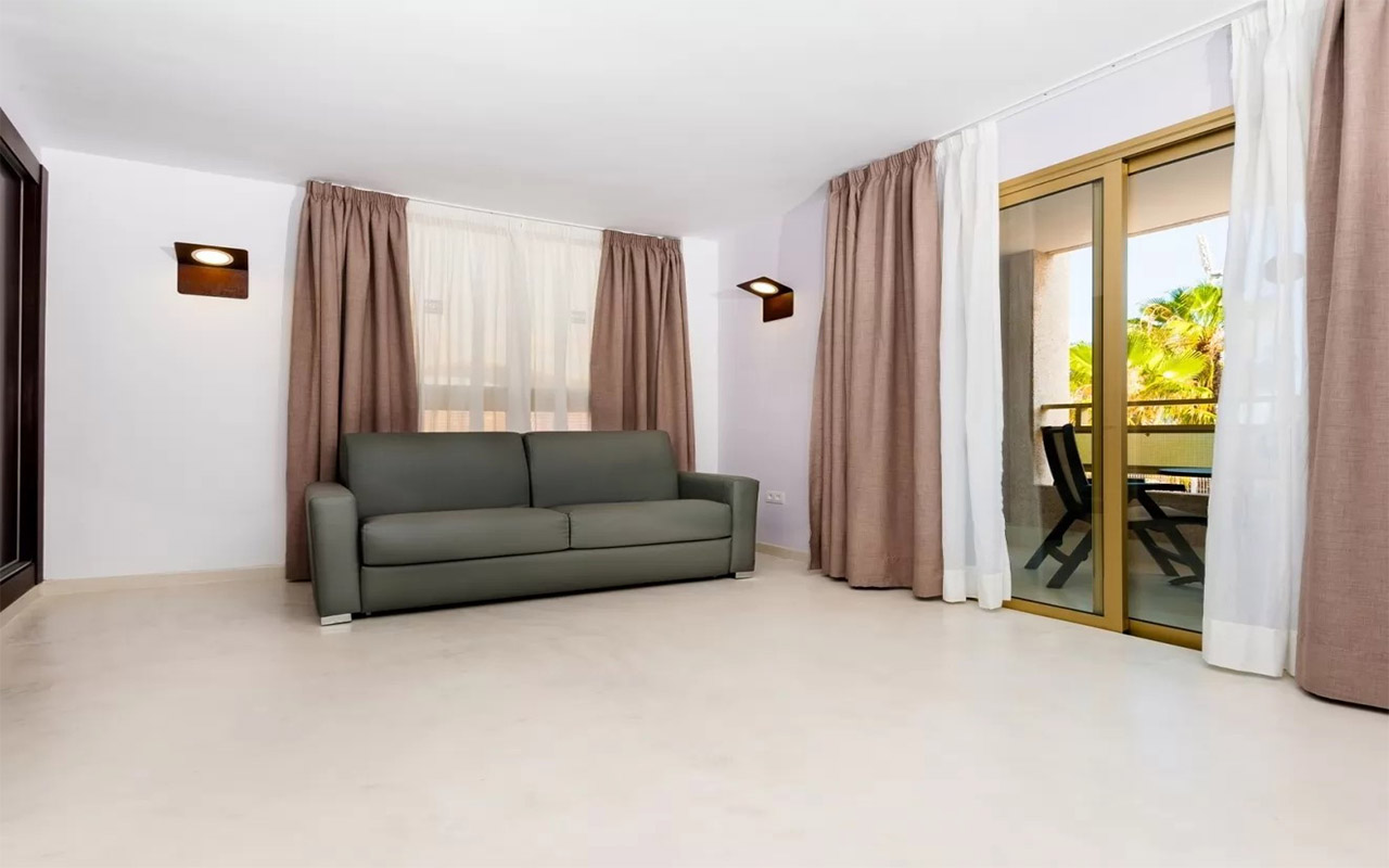 Double Room with living room (3)