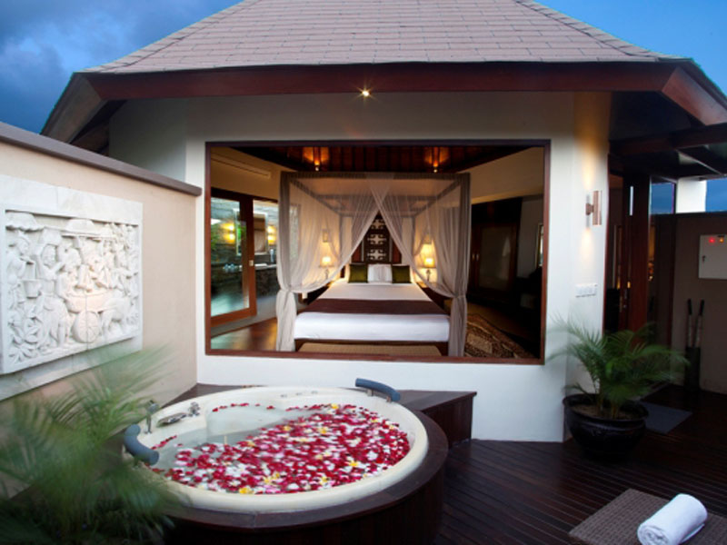 1-bedroom-jacuzzi-suite-01