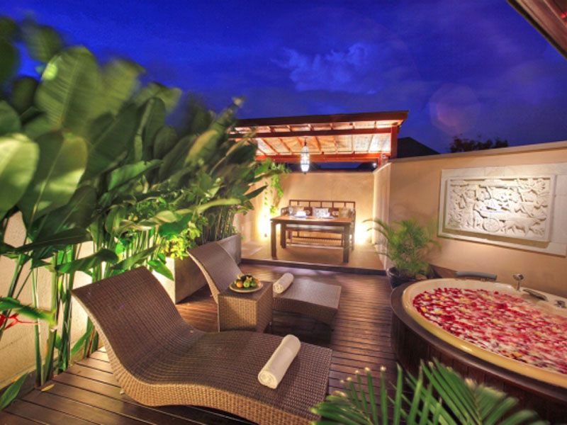 1-bedroom-jacuzzi-suite-03