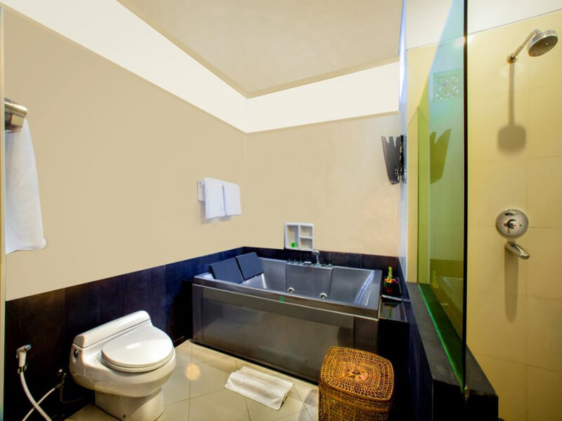 Executive-Bathroom-Medium-1030x687