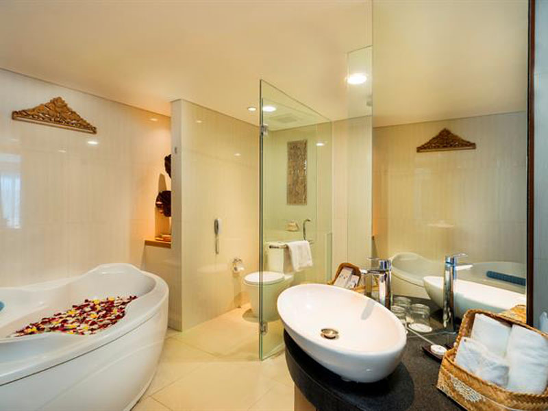 suite-room-pool-view (2)