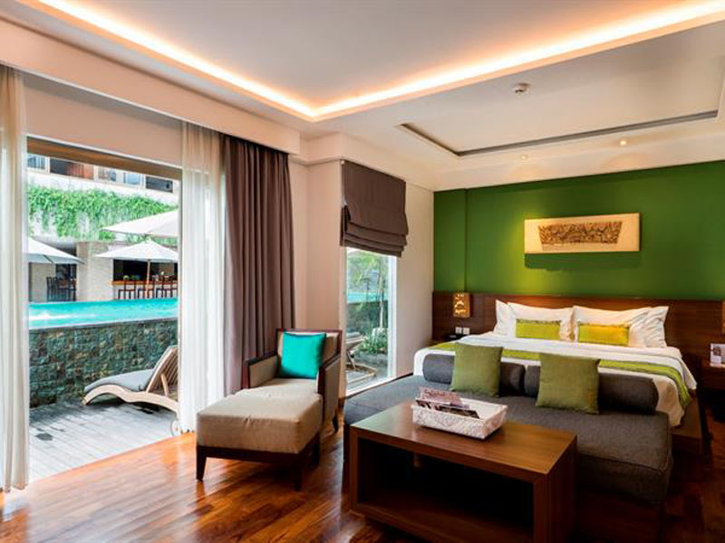 suite-room-pool-view