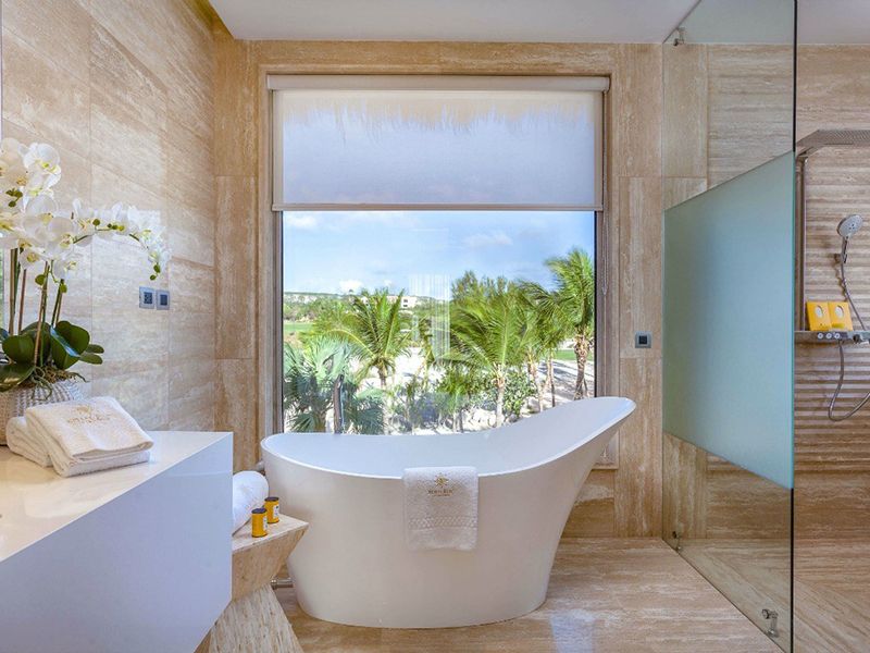 Beachfront One Bedroom Suites5