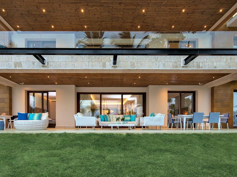 Beachfront Two Bedroom Suites15
