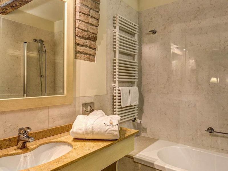 Deluxe Double Room with Canal View4