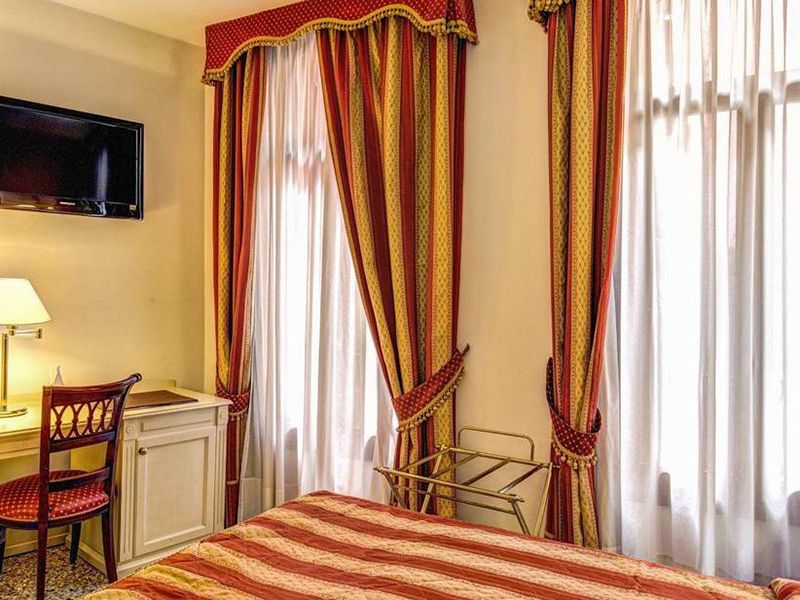 Deluxe Double Room with Canal View6