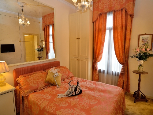 Small Double Room French Bed