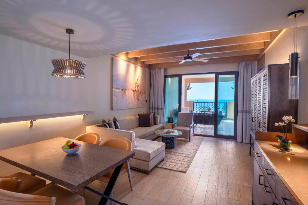 1 Bedroom Suite Sea View (1)