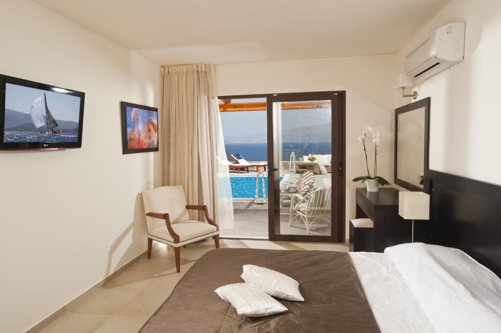 SUITE-1-BEDROOM-SV-POOL-1-1024x681
