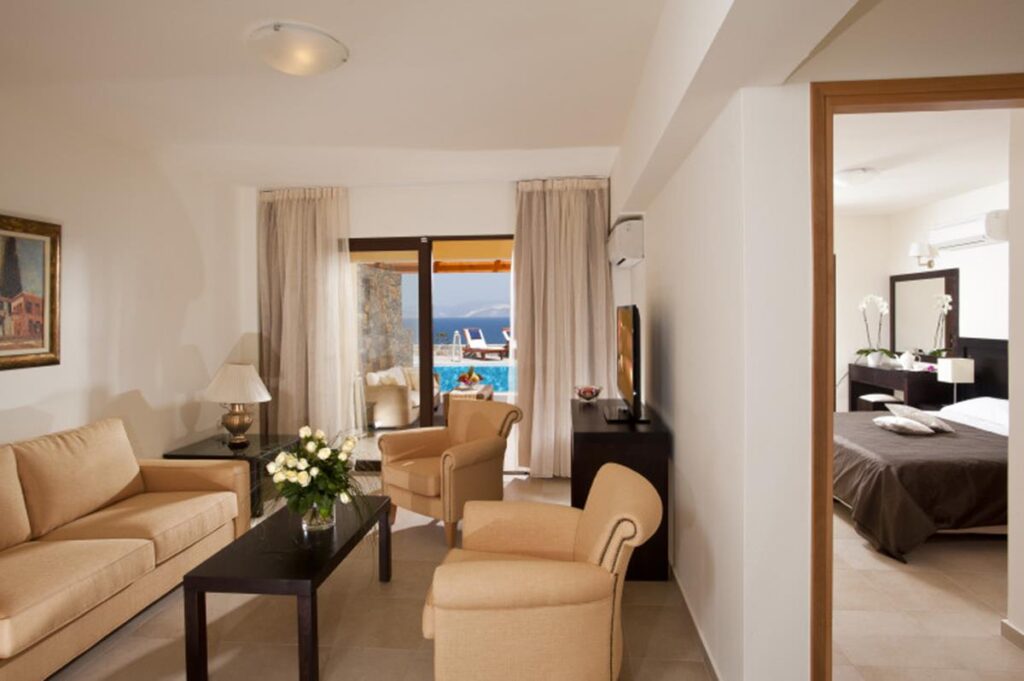 SUITE-1-BEDROOM-SV-SSV-POOL3-1024x681