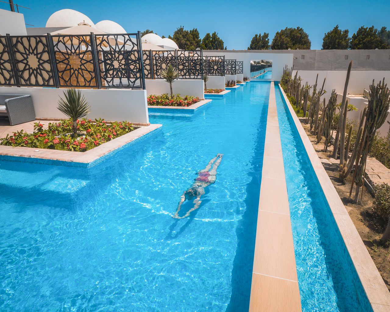Swim-Up pool