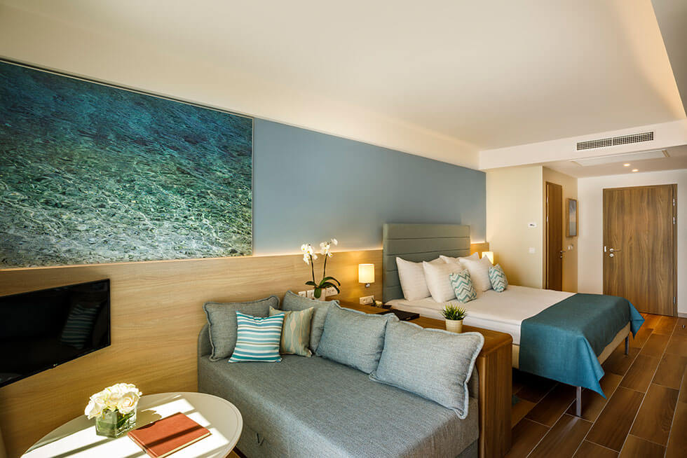 Superior family suite with balcony sea view 6