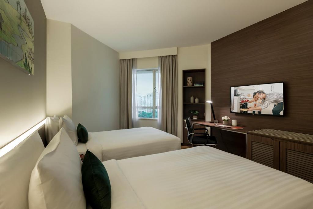 Deluxe Twin Room (2)