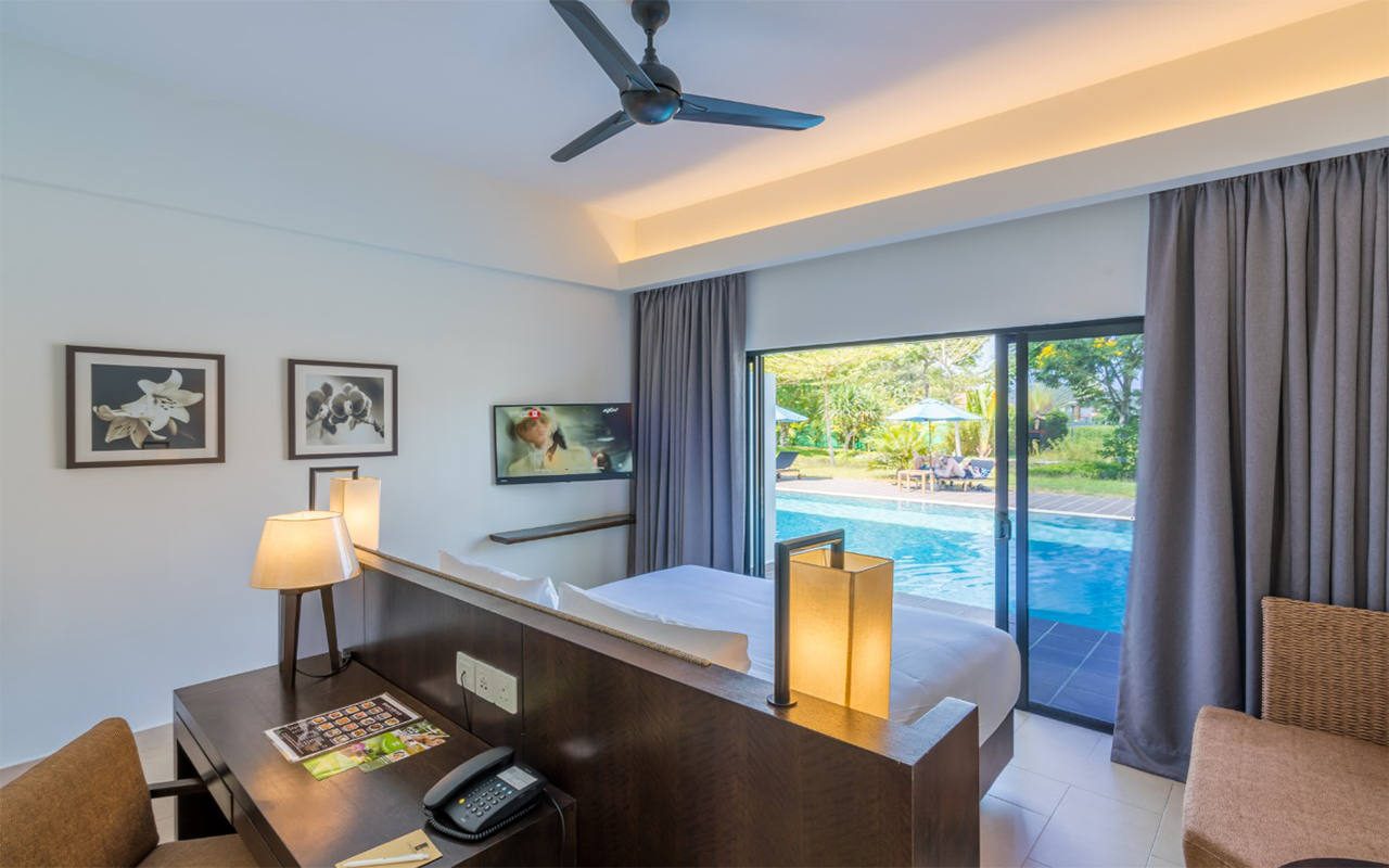 Lagoon Room Pool Wing
