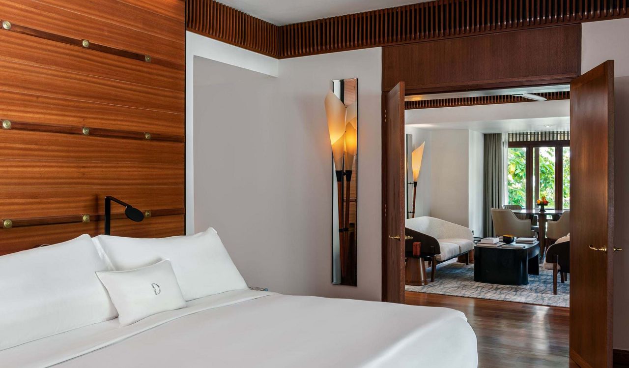 canopy-suite-bedroom
