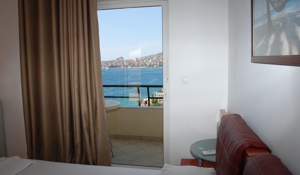 Double Room with Sea View and Balcony 3-min
