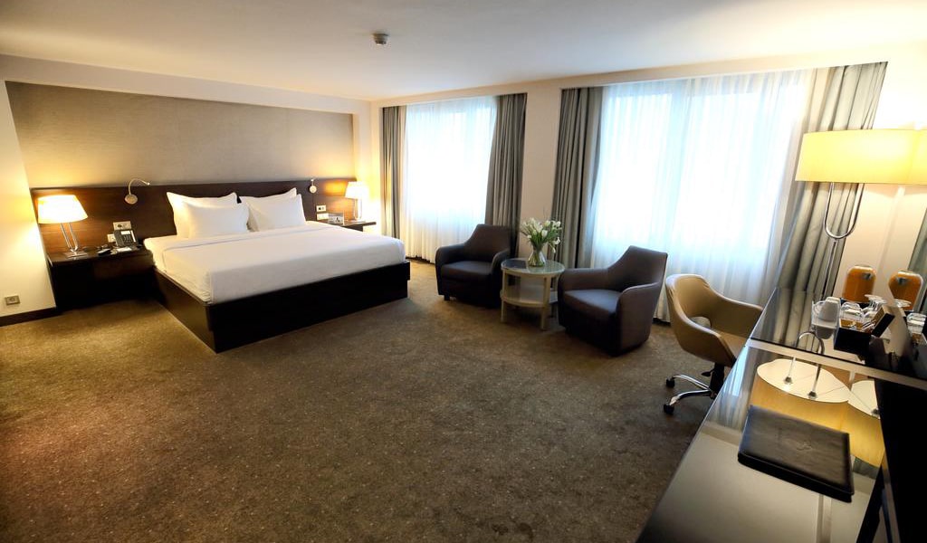 French Grand Deluxe Room-min