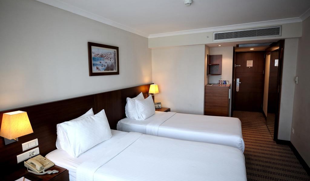 Twin Deluxe Room 2-min