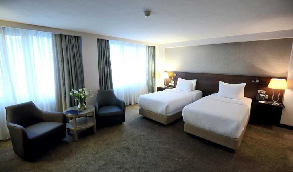 Twin Grand Deluxe Room-min
