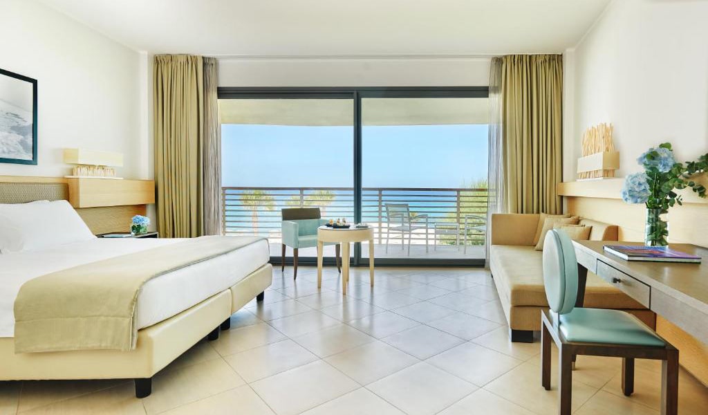 Superior-Double-Room-with-Sea-View-2-min