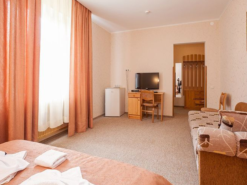 hotel_0027_149510279211964800
