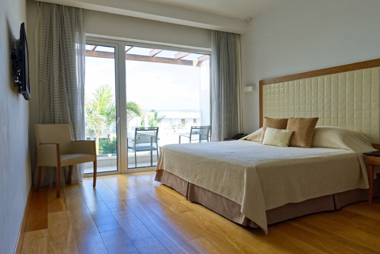 one-bedroom-duplex-suite-jacuzzi-05