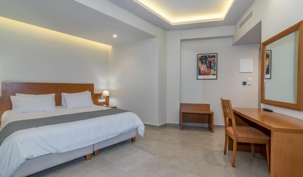 Double-Room-with-Pool-View-10-min