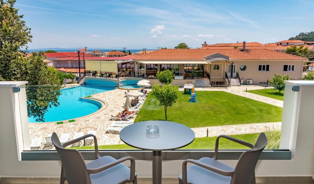Double-Room-with-Pool-View-7-min