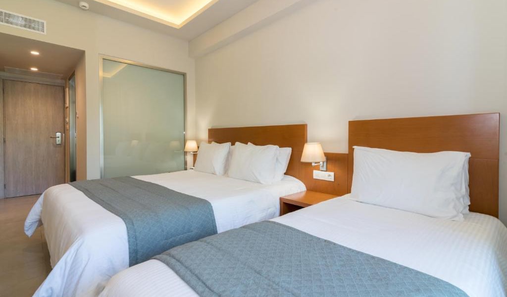 Triple-Room-with-Garden-View-3-min