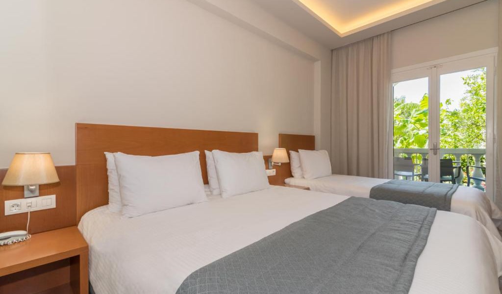 Triple-Room-with-Garden-View-4-min