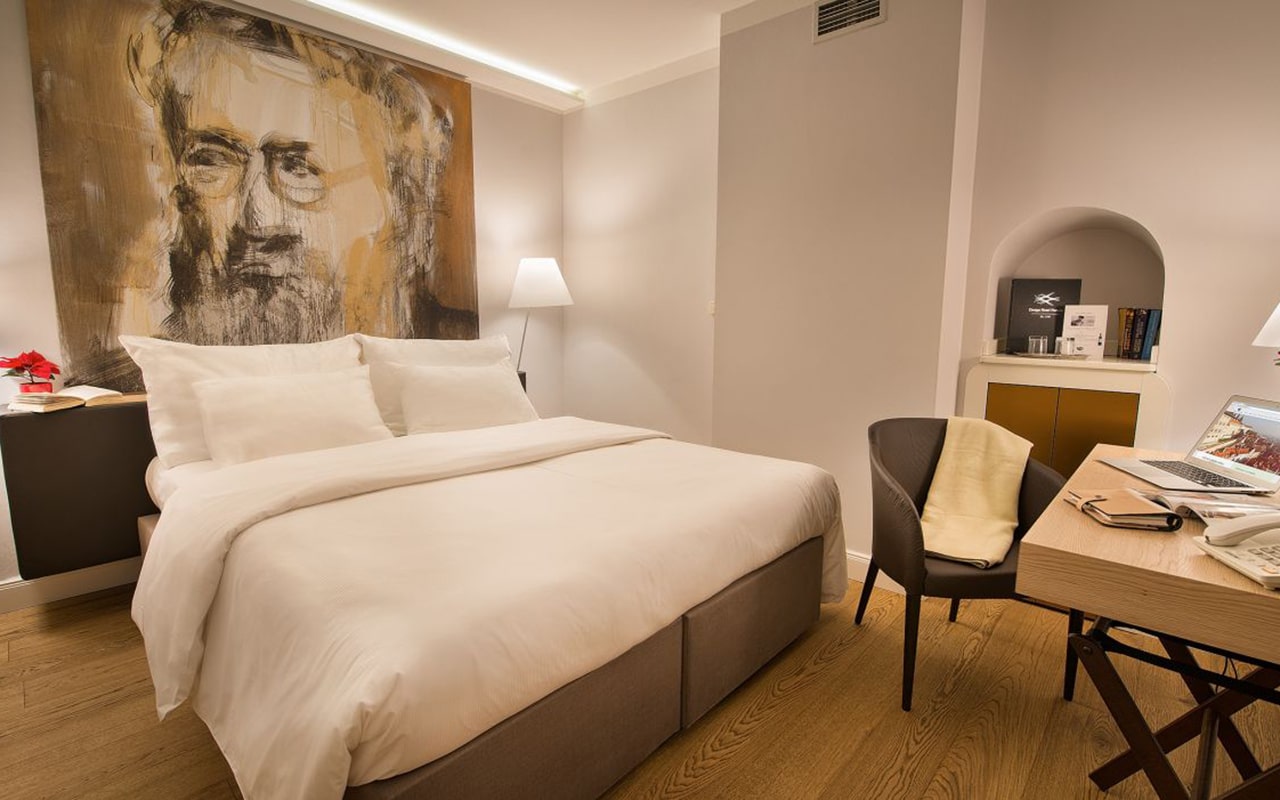 Small-Cozy-Room-min